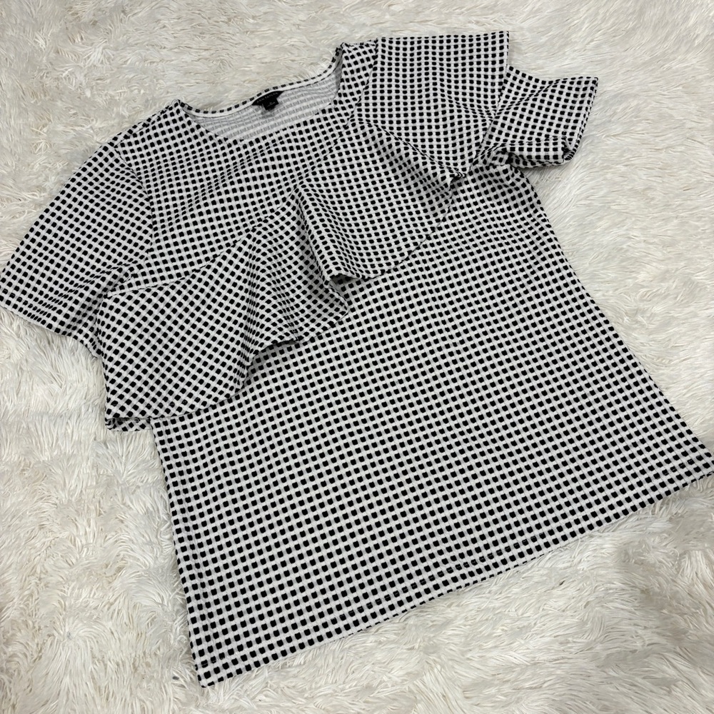Ann Taylor Asymmetrical Ruffle Short Sleeve Black and White Top Size Medium